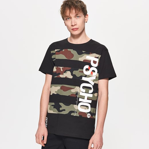 Cropp - Koszulka z panelem camo i napisem - Czarny bezowy Cropp XXL 