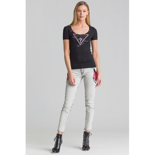 Czarny t-shirt damski z nadrukiem i głębokim dekoltem  Guess L Velpa.pl
