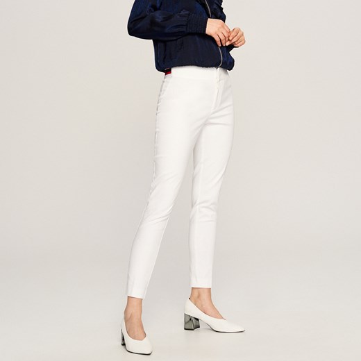 Reserved - Spodnie w marynistycznym stylu - Biały Reserved bialy 42 