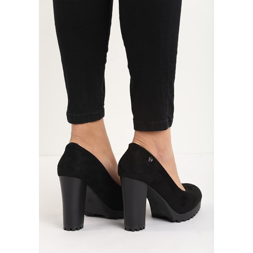 Czarne Czółenka The Past