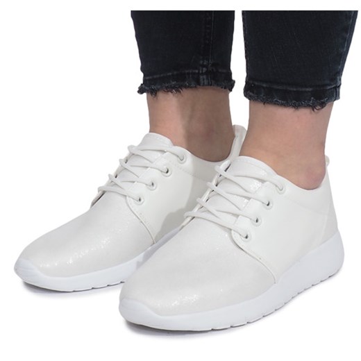 Buty sportowe damskie do fitnessu w stylu młodzieżowym białe sznurowane młodzieżowe na płaskiej podeszwie 