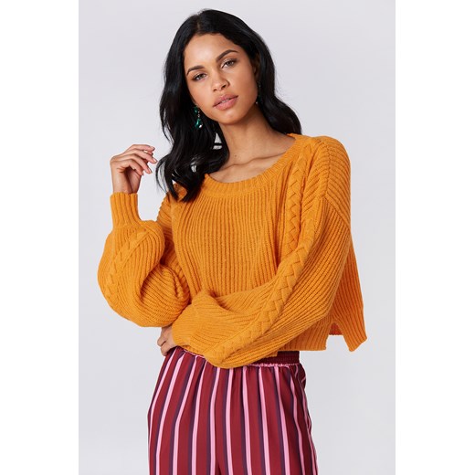 Sweter damski żółty NA-KD bez wzorów z okrągłym dekoltem 