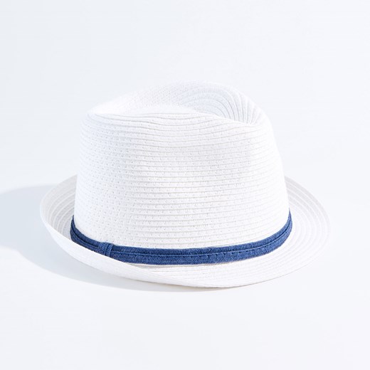 Mohito - Lekki kapelusz z ozdobnym paskiem - Biały Mohito niebieski One Size 