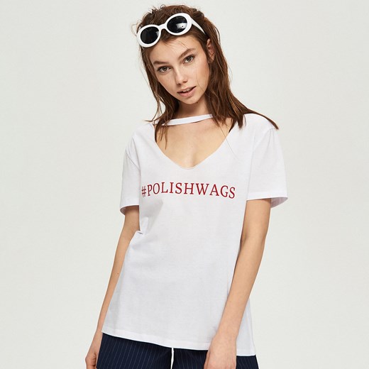 Sinsay - T-shirt z głębokim dekoltem w szpic - Biały Sinsay S