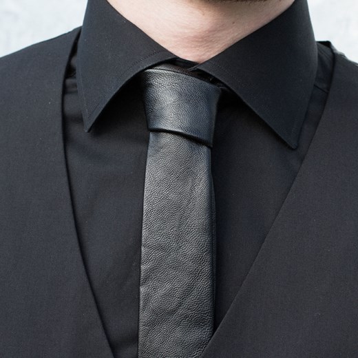 Czarny krawat ze sztucznej skóry