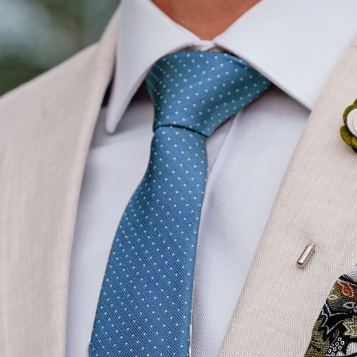 Niebieski krawat jedwabny w kropki 6 cm