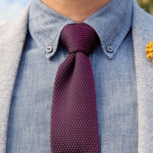Fioletowy krawat z dzianiny