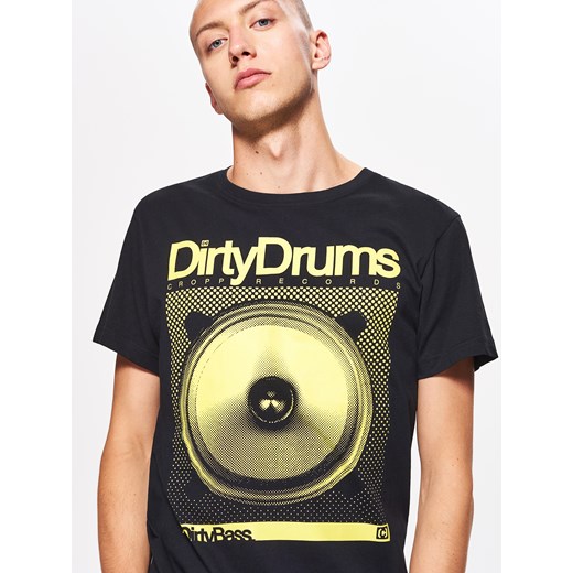 Cropp - Koszulka z nadrukiem dirty drums - Czarny  Cropp S 