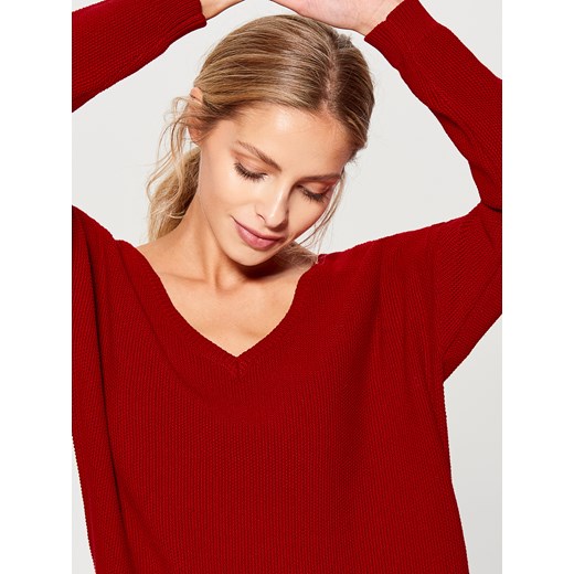 Mohito - Luźny sweter z dekoltem w szpic - Czerwony czerwony Mohito XS 
