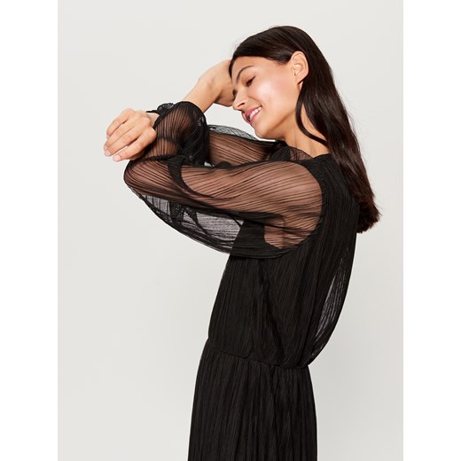 Mohito - Plisowana sukienka z długimi rękawami - Czarny  Mohito XXS 