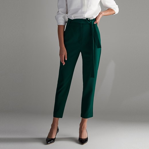 Reserved - Zielone spodnie z wiązanym paskiem - Zielony