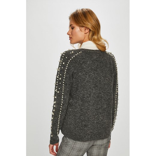 Szary sweter damski Vero Moda z dekoltem v jesienny 