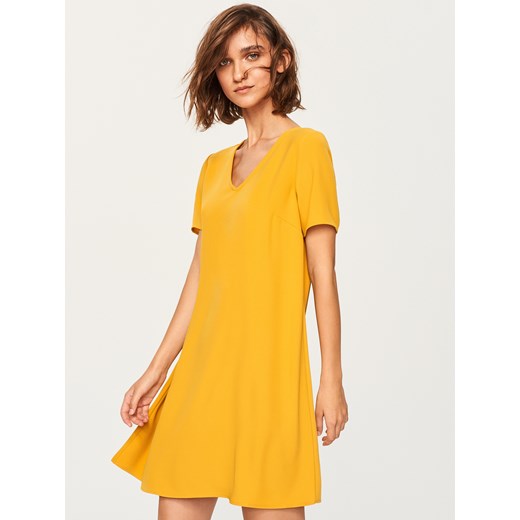 Sukienka Reserved żółta mini z krótkim rękawem na spacer 