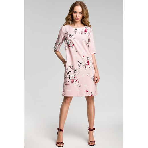 Sukienka we wzór z gładkimi wstawkami po bokach - pudrowa