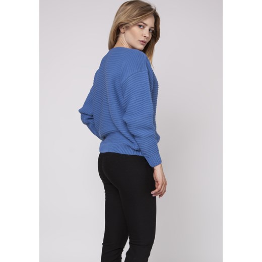 Sweter oversize z dekoltem w łódkę - niebieski