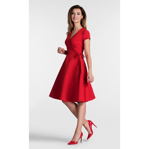 Sukienka Livia Clue czerwona z krótkim rękawem z lycry w serek rozkloszowana 