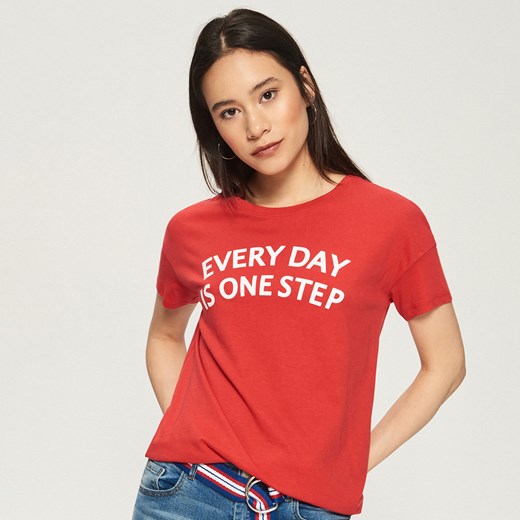 Sinsay - T-shirt z hasłem - Czerwony