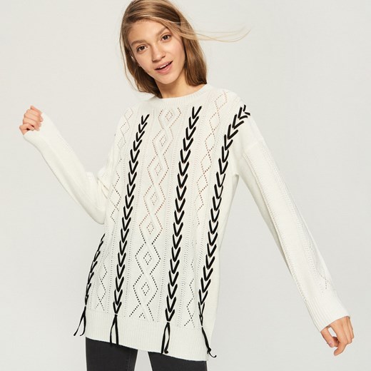 Sinsay - Ażurowy sweter z aksamitną wstążką - Kremowy