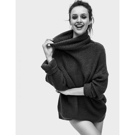 Sweter damski czarny jesienny bez wzorów 