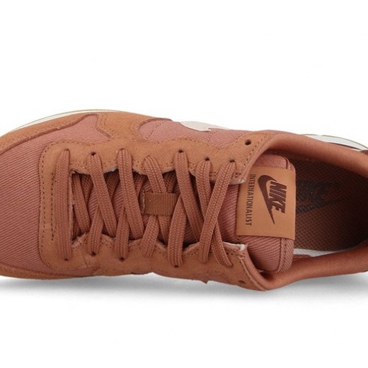 Buty sportowe damskie fioletowe Nike bez wzorów płaskie na wiosnę sznurowane 