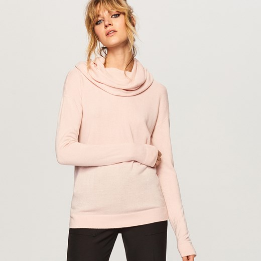Reserved - Sweter z luźnym golfem - Różowy