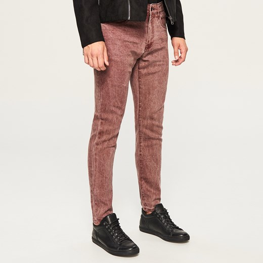Reserved - Spodnie ze spranego jeansu slim fit - Brązowy