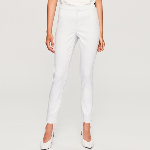 Reserved - Spodnie w minimalistyczny deseń - Biały