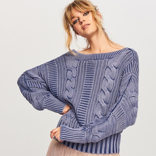 Reserved - Sweter z dekoltem z tyłu - Granatowy