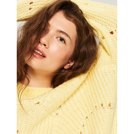 Sweter damski żółty Sinsay z okrągłym dekoltem 