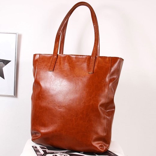 Shopper bag Dan-A lakierowana na ramię 
