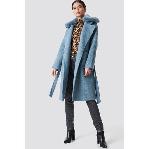 Niebieski płaszcz damski NA-KD Trend 