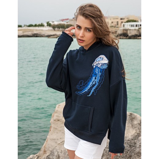 Bluza z wyszywaną aplikacją meduzy
