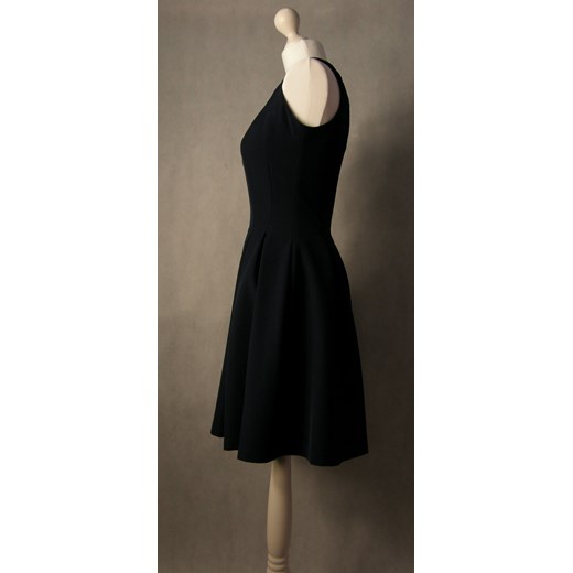 La-toya sukienka czarna z okrągłym dekoltem bez rękawów 