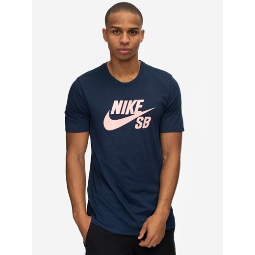 Koszulka sportowa Nike z napisem na wiosnę 