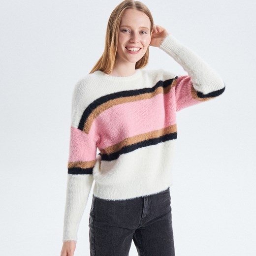 Sweter damski wielokolorowy Cropp z okrągłym dekoltem casual 