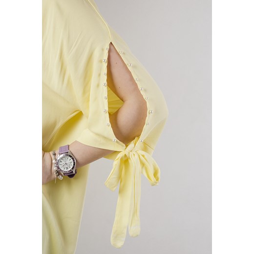Żółta asymetryczna bluzka z wiązaniem przy rękawie oraz perełkami  Olika uniwersalny olika.com.pl