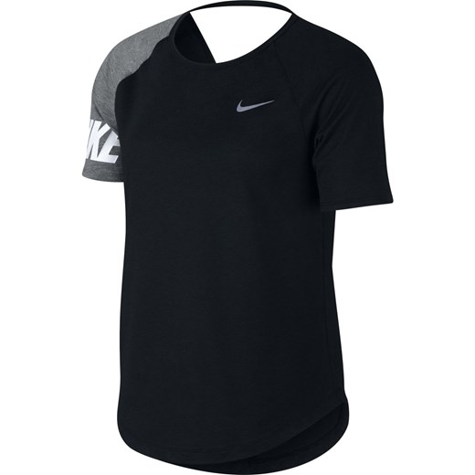 Bluzka sportowa Nike na wiosnę 