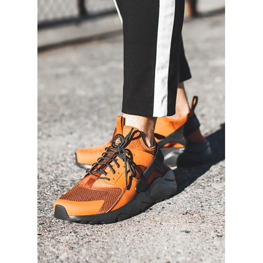 Pomarańczowe buty sportowe męskie Nike huarache sznurowane 