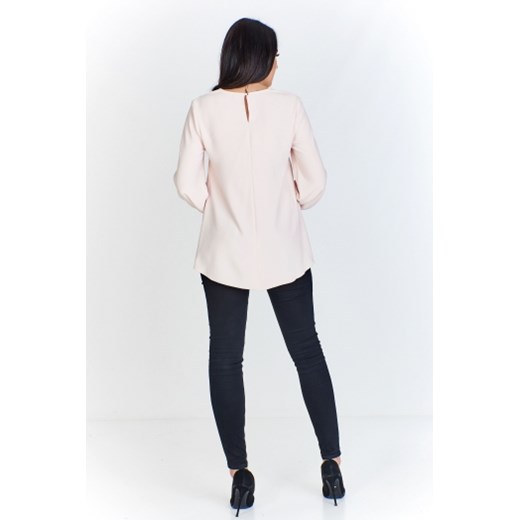 Monochromatyczna bluzka z dekoltem w serek, rozkloszowanymi mankietami i nieco dłuższym tyłem King Young 36 ptakmoda.com