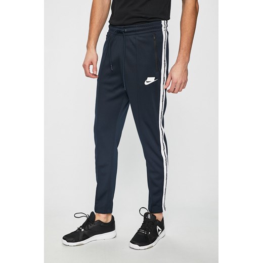 Spodnie męskie Nike Sportswear w sportowym stylu 