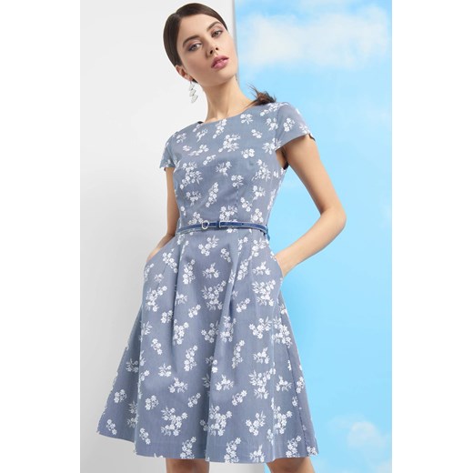 Sukienka niebieska ORSAY midi z tkaniny na spotkanie biznesowe w abstrakcyjnym wzorze 