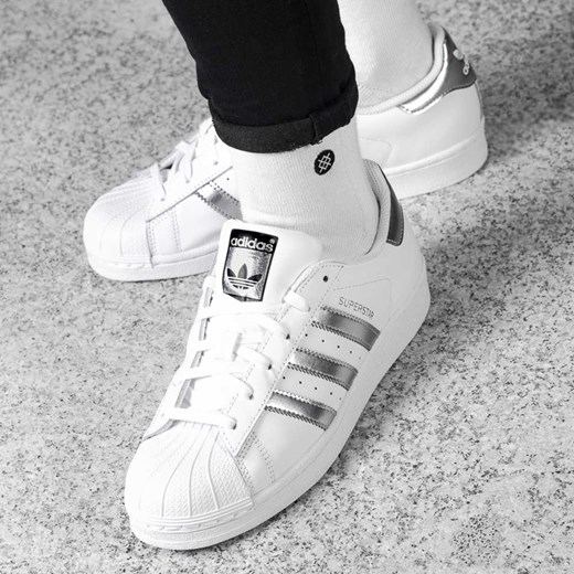 Trampki damskie białe Adidas superstar bez wzorów sznurowane na wiosnę sportowe z niską cholewką 