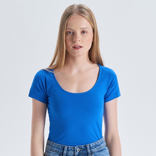 Cropp - Gładka koszulka z głębokim dekoltem - Niebieski Cropp  S 