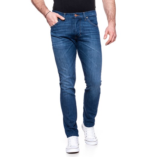 Niebieskie jeansy męskie Wrangler 