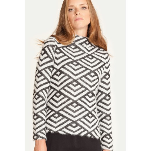 Sweter z motywem geometrycznym