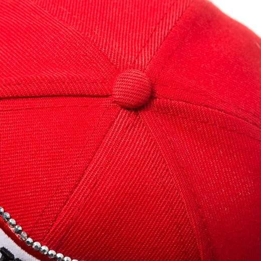 Czerwone czapka z daszkiem damska Guess w nadruki 