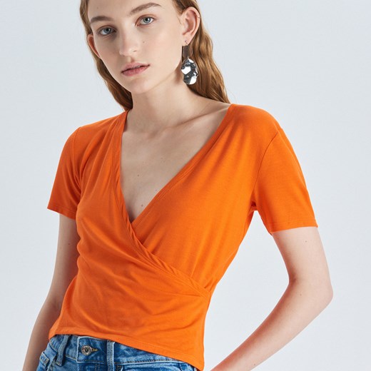 Cropp - Krótka bluzka z kopertowym dekoltem - Pomarańczowy  Cropp L 