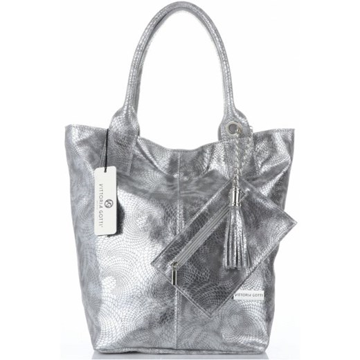 Shopper bag Vittoria Gotti duża srebrna z breloczkiem lakierowana ze skóry 