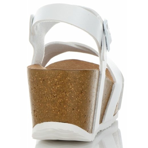 Sandały damskie Ideal Shoes białe z klamrą na koturnie 