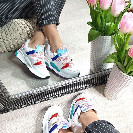 Buty sportowe damskie sneakersy młodzieżowe na platformie wiązane 